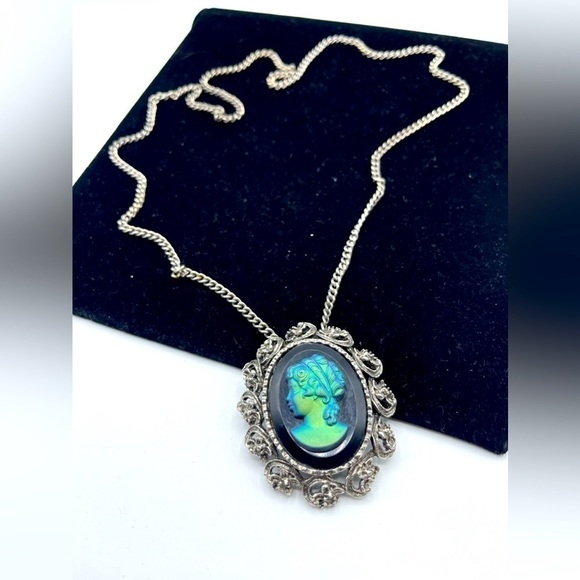 DELICATE Glass Lucite Lady Cameo Necklace - Picture 1 of 4